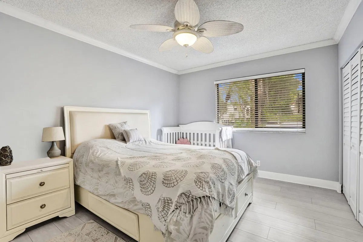Unit 104 photo 10