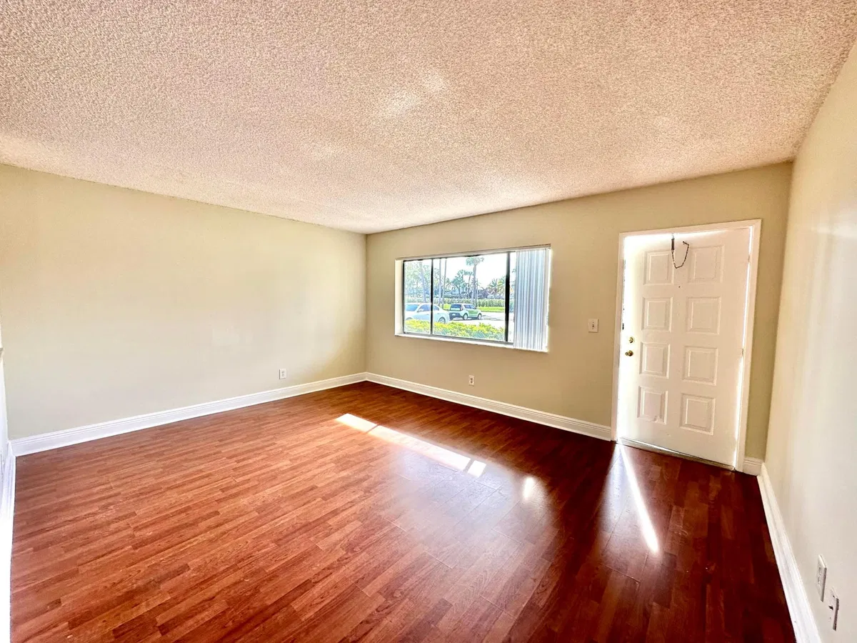 Residence photo 4