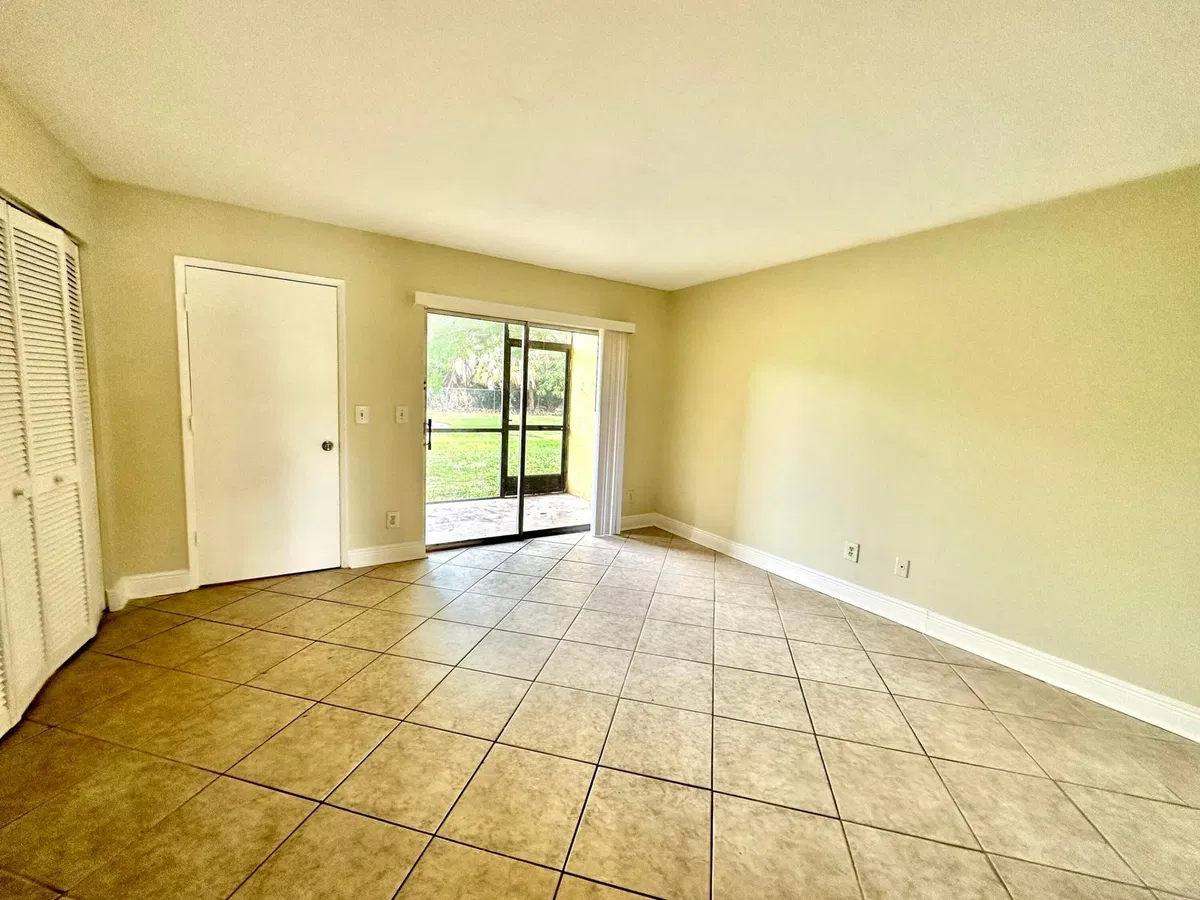 Residence photo 16
