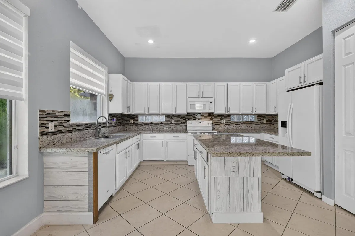  Residence photo 10