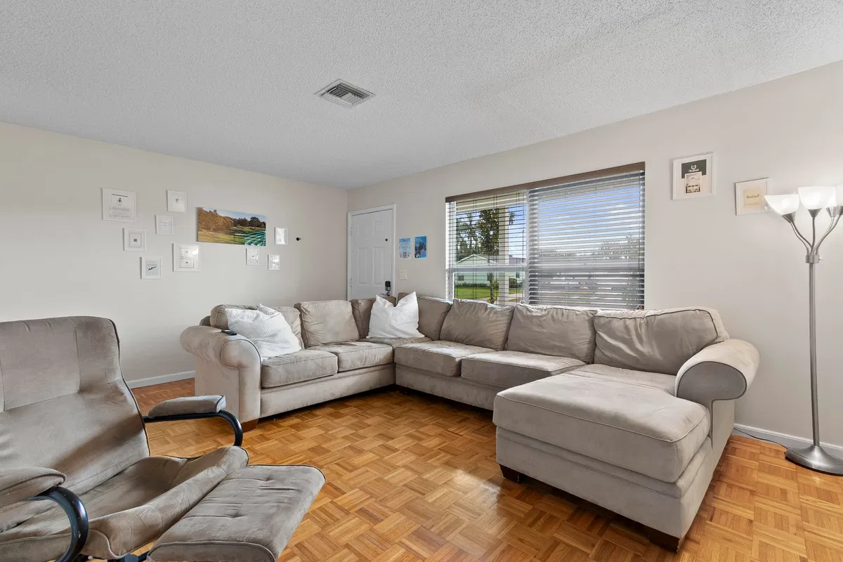  Residence photo 10
