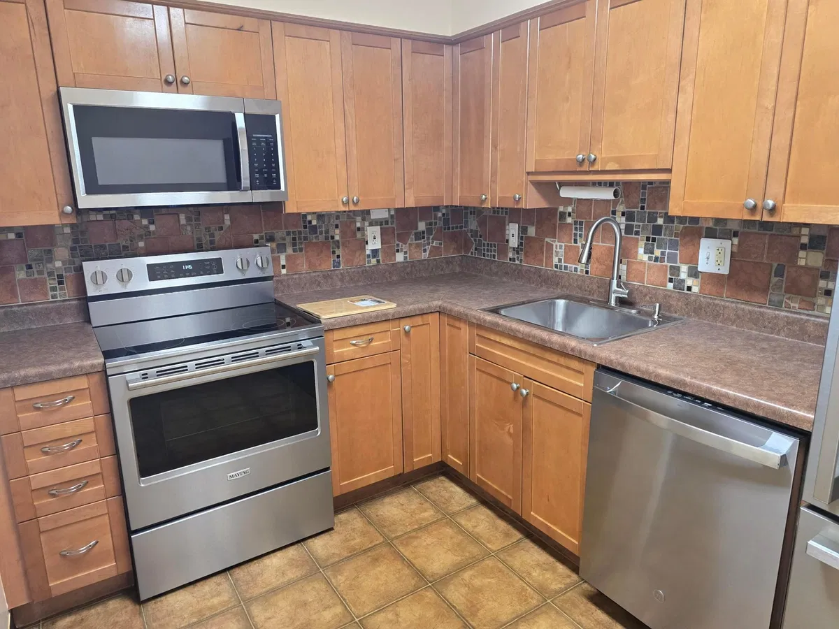 Unit 102 photo 4