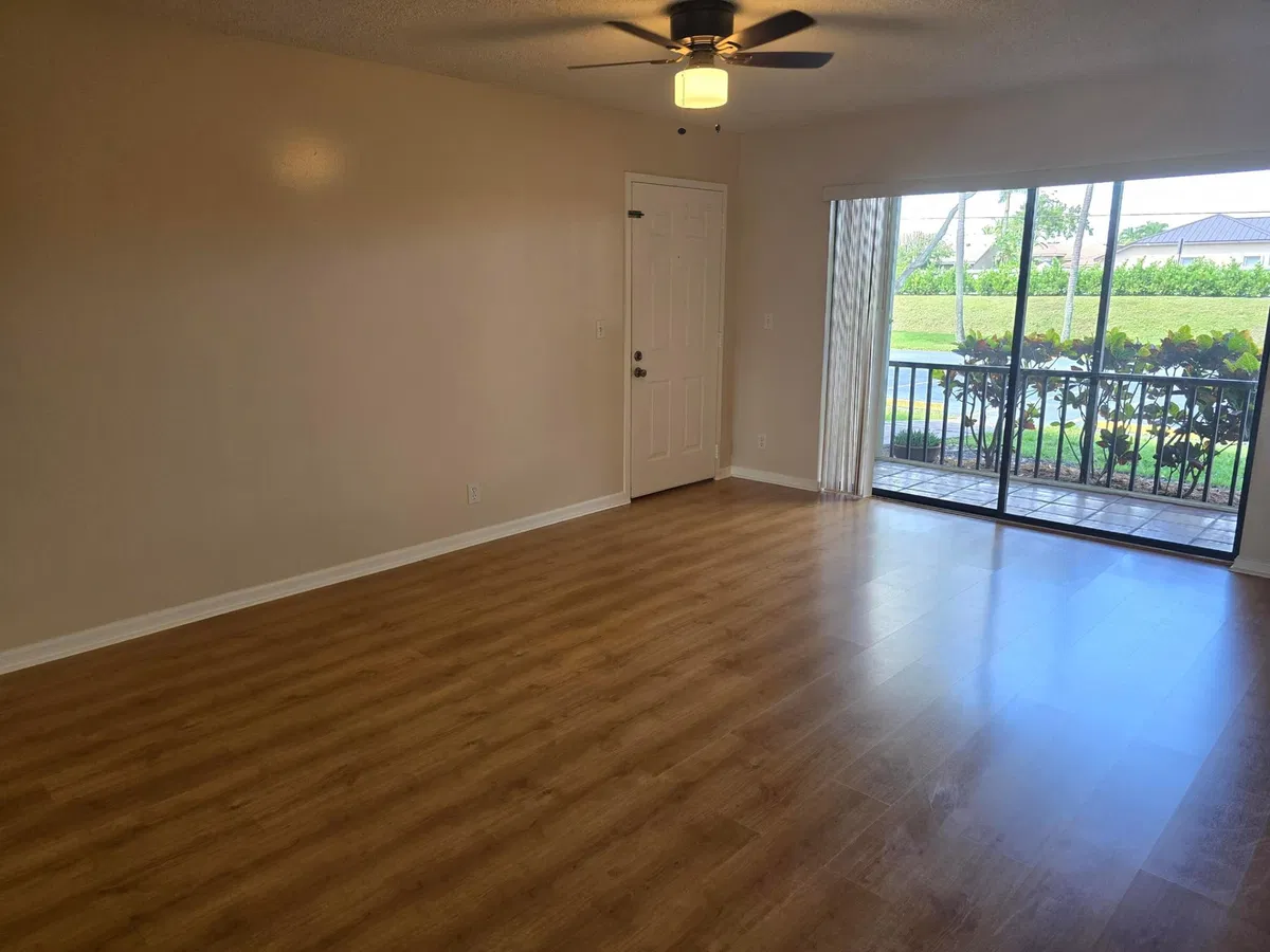 Unit 102 photo 7
