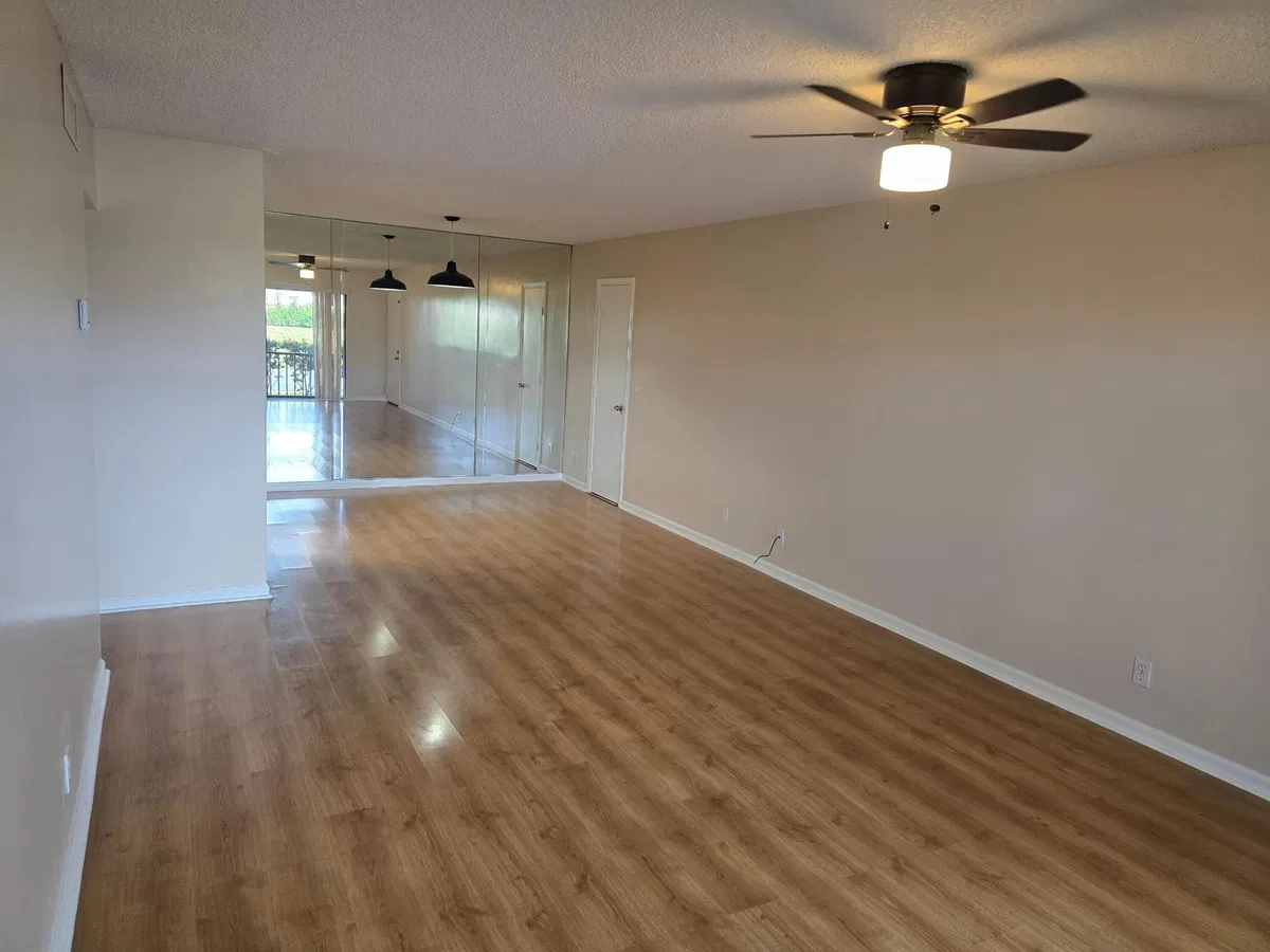 Unit 102 photo 10