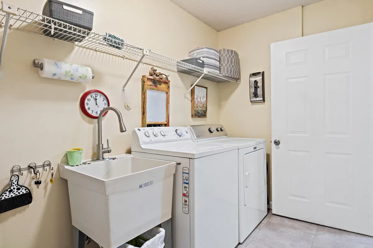 Residence photo 19
