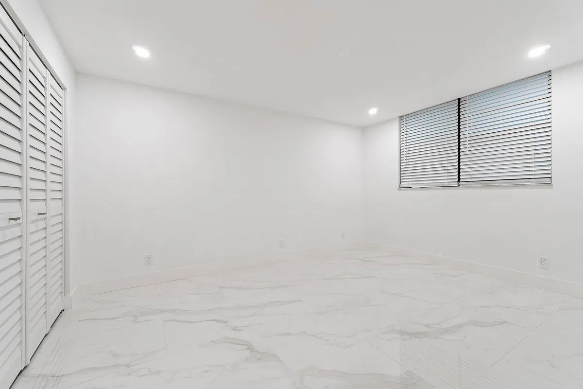 Unit 404 photo 31