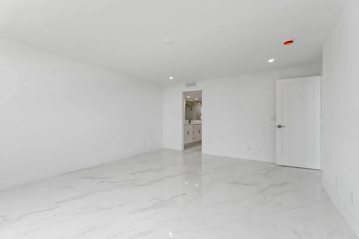 Unit 404 photo 34