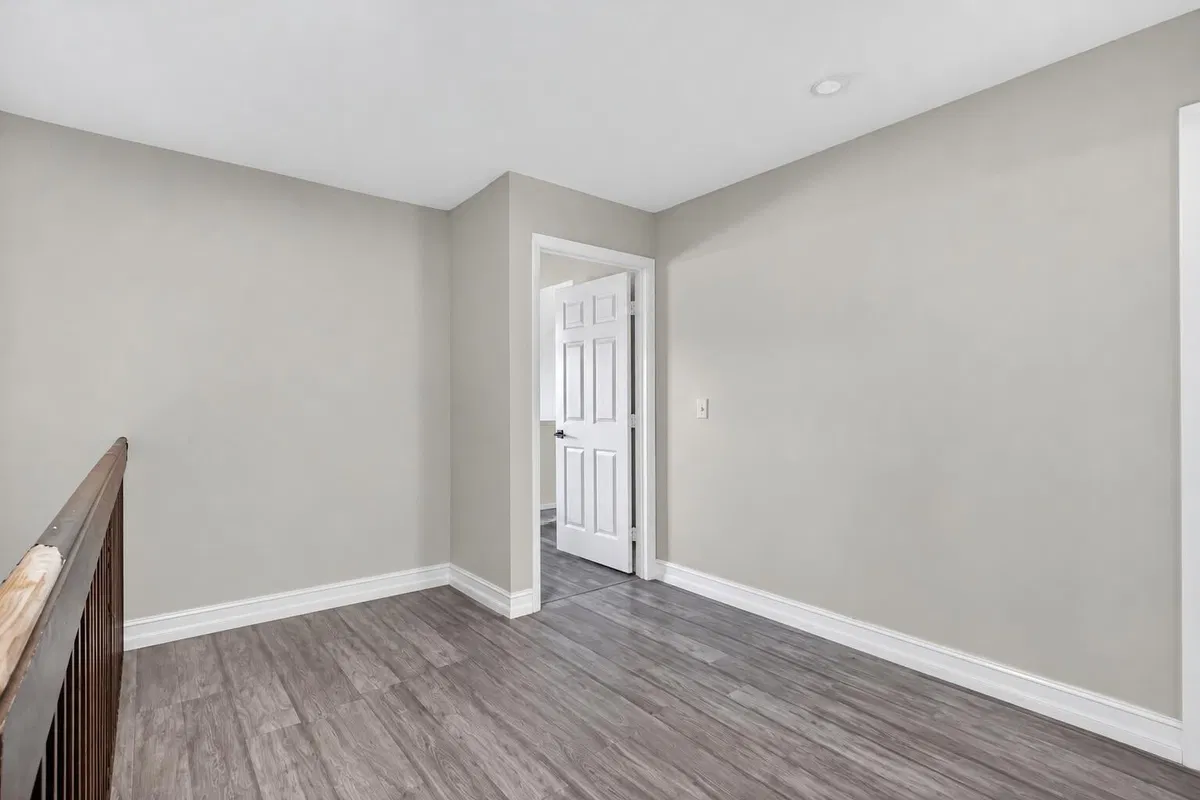 Unit 2 photo 28
