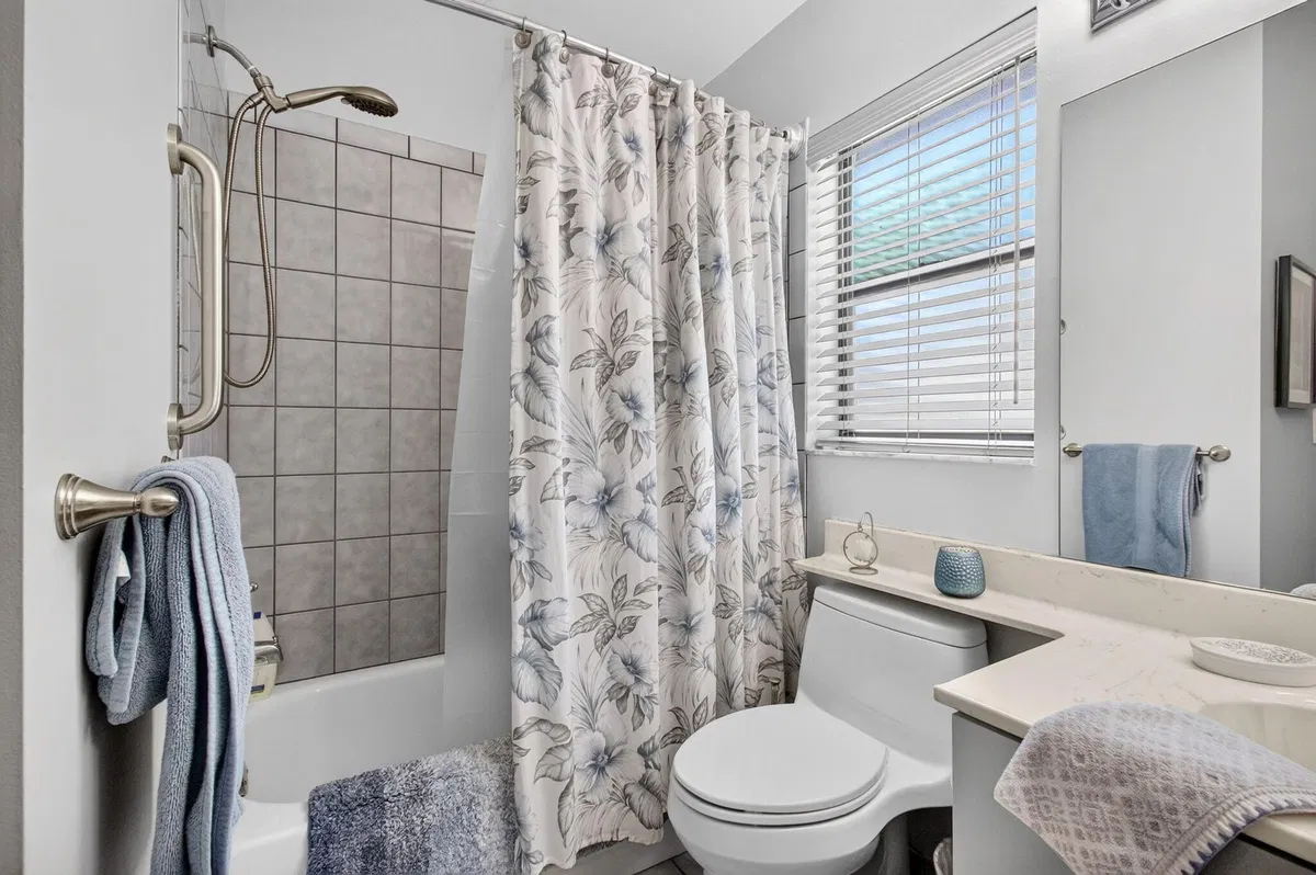 Unit 201 photo 25