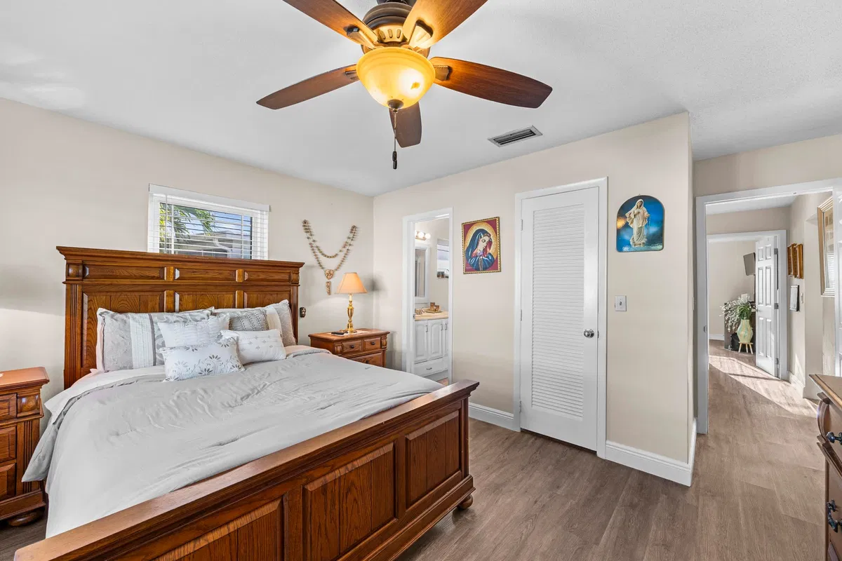 Residence photo 16