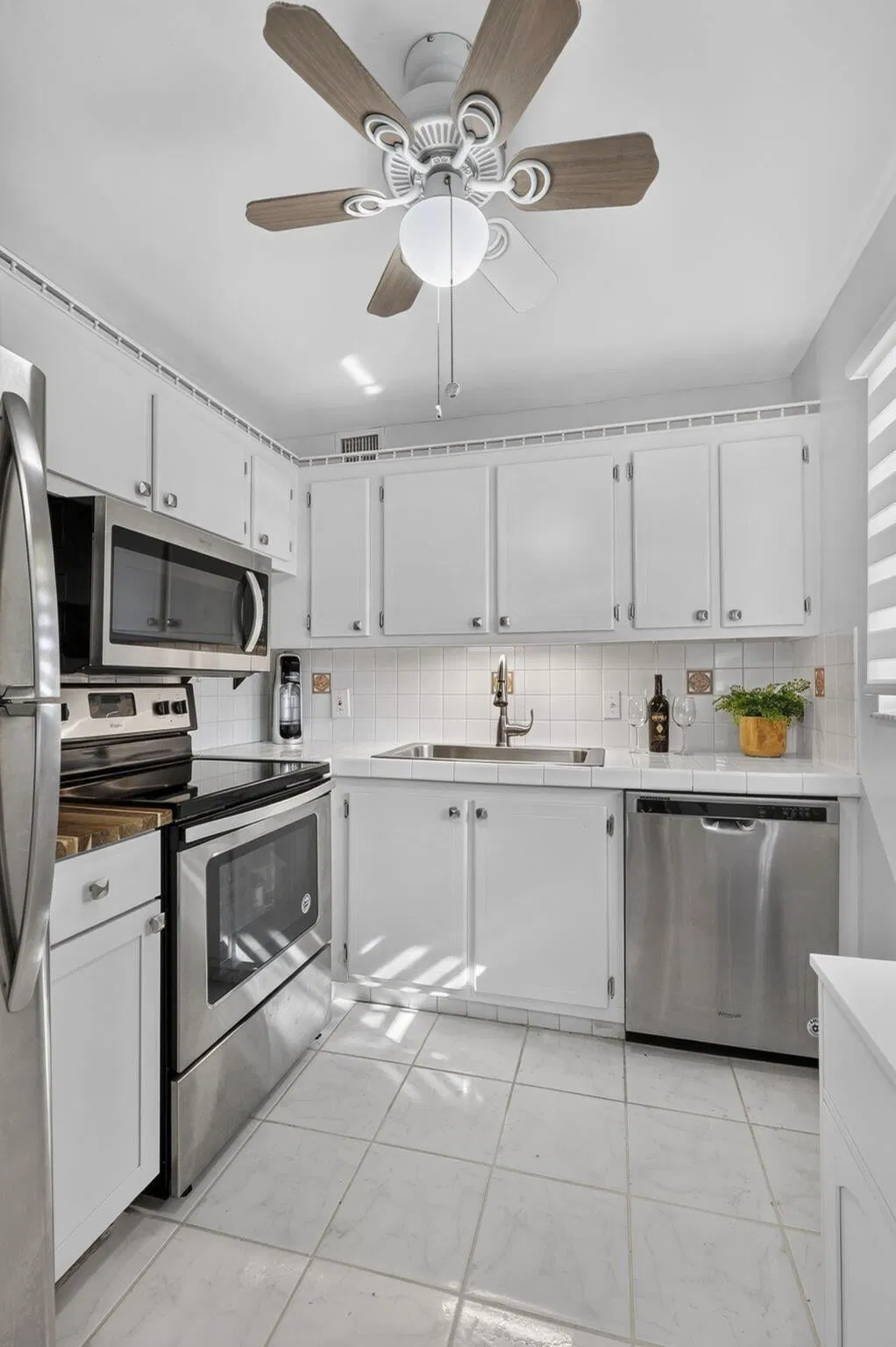 Unit 324 photo 25