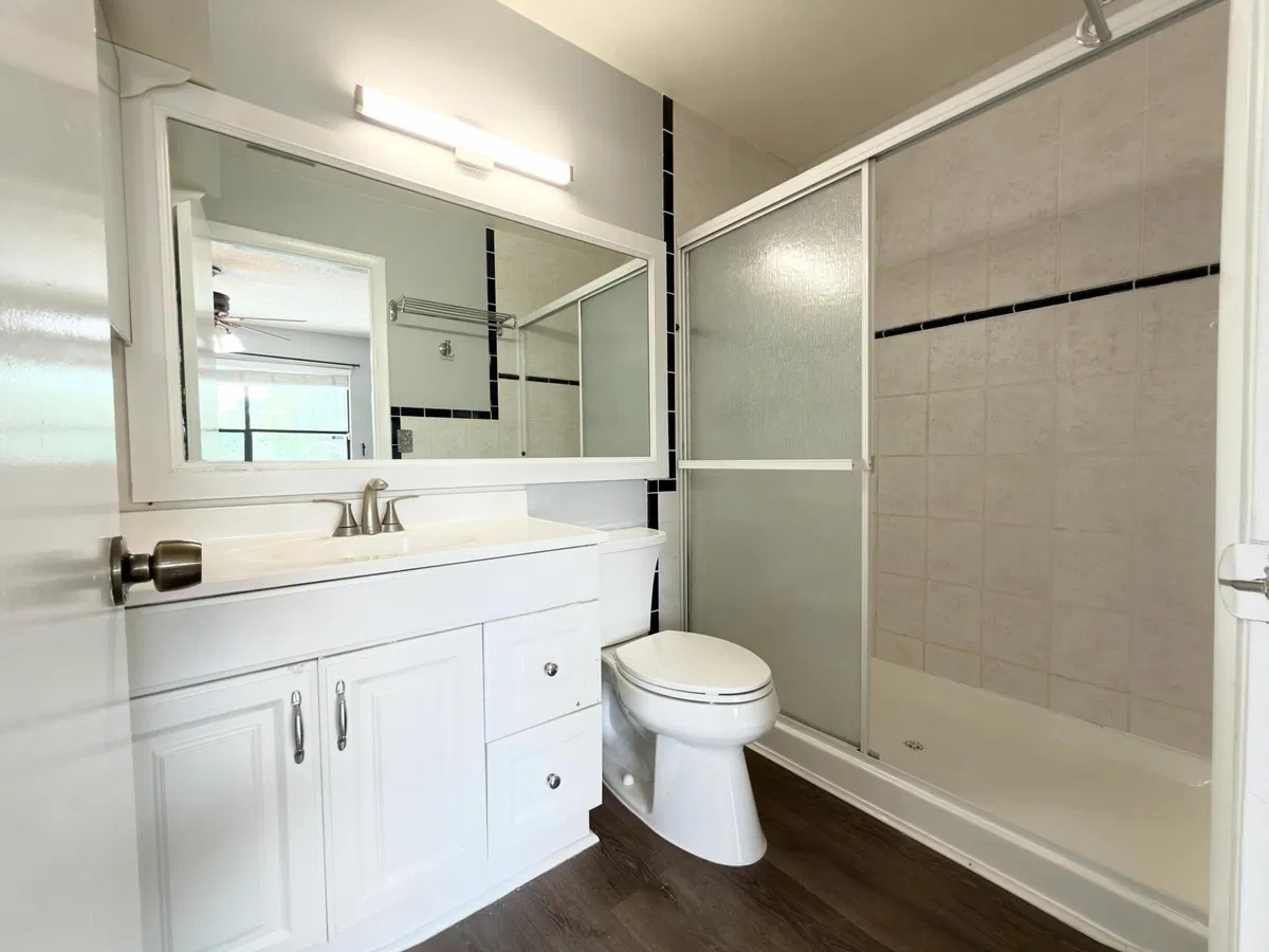 Unit C photo 19