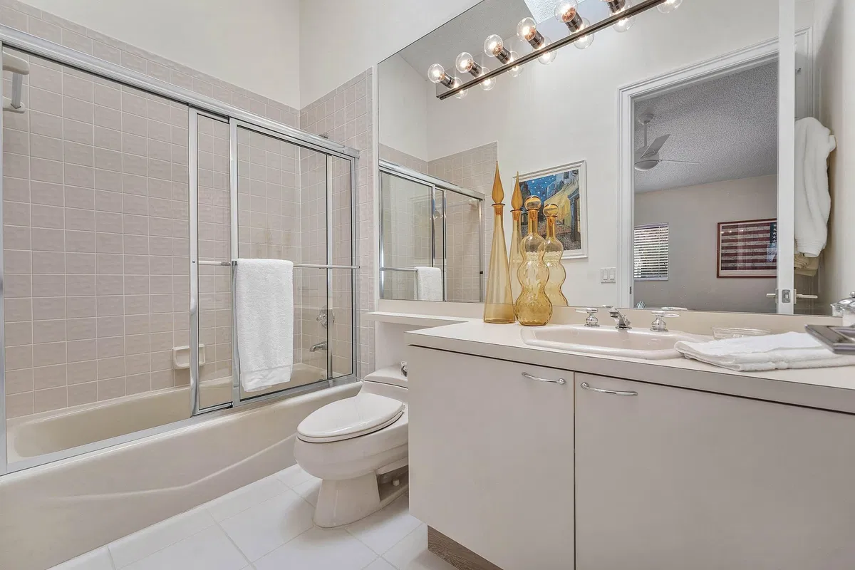 Windsor Way Residence photo 31