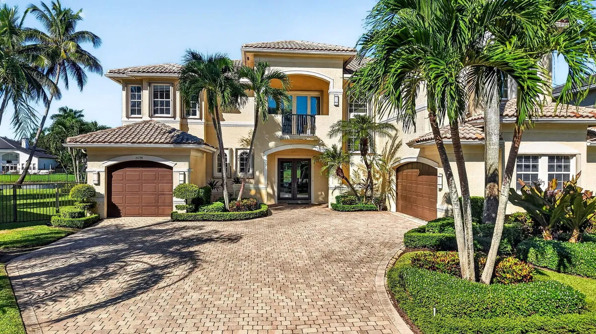 Saturnia Isles Residence