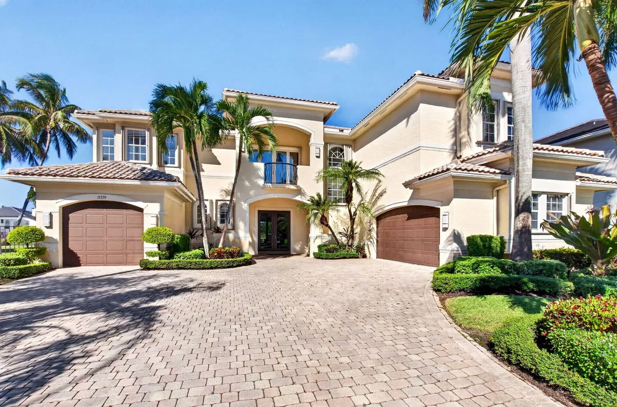Saturnia Isles Residence photo 4