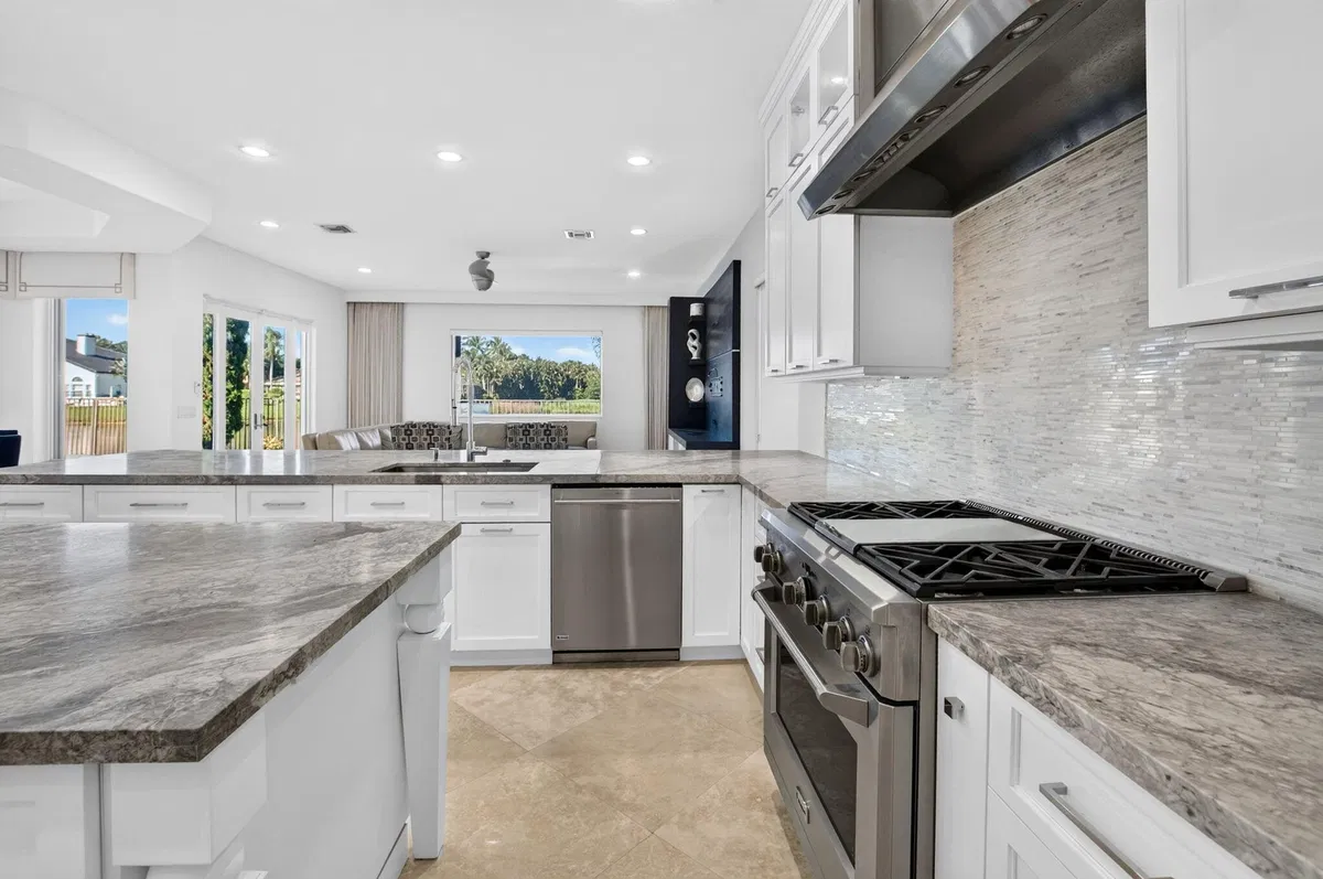 Saturnia Isles Residence photo 25