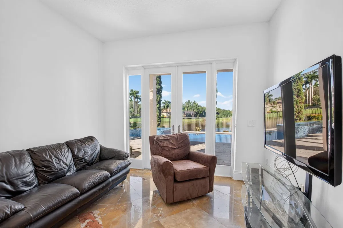 Saturnia Isles Residence photo 37