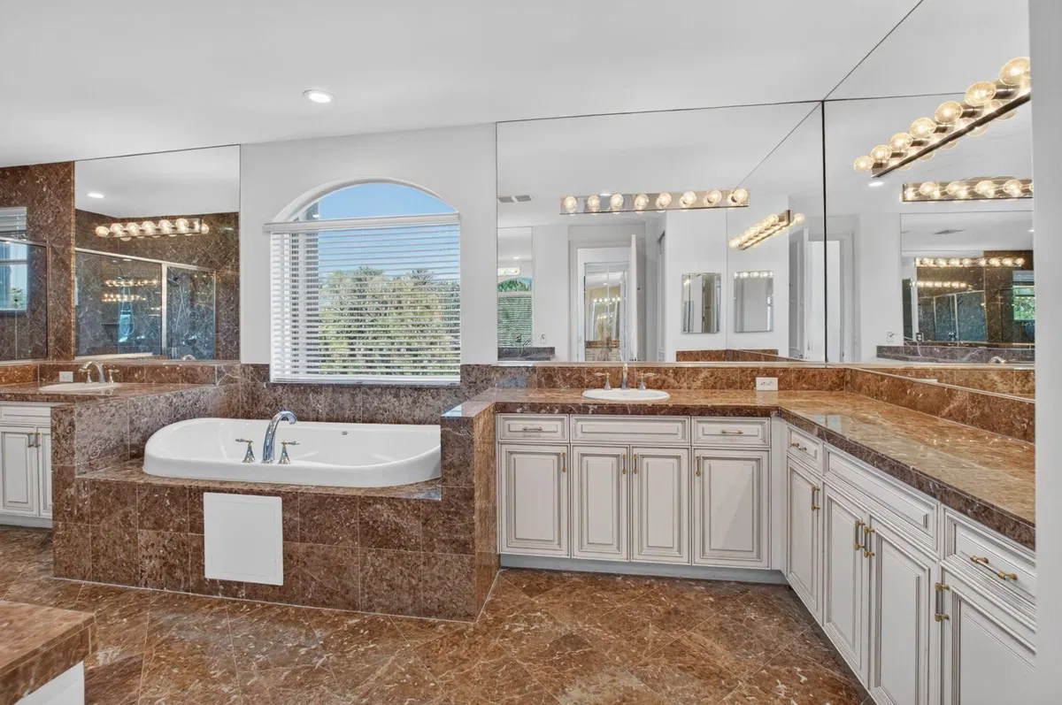 Saturnia Isles Residence photo 46