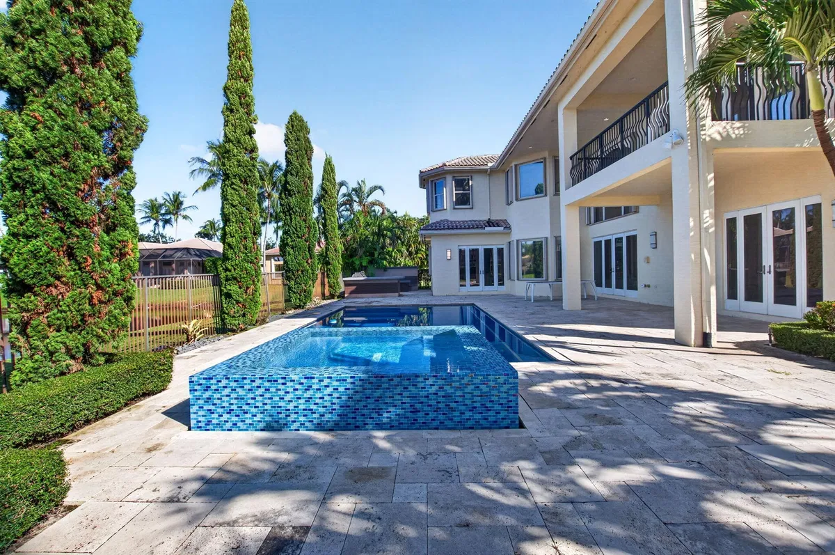 Saturnia Isles Residence photo 79