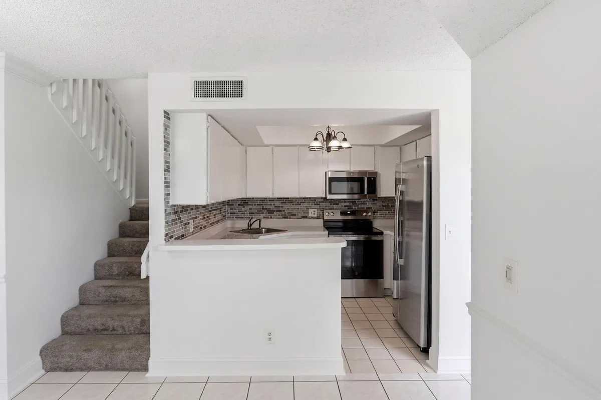 Unit C photo 7