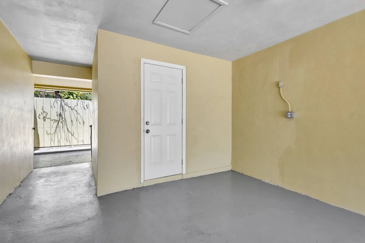 Residence photo 16