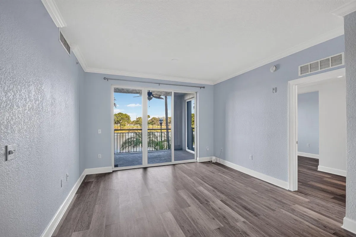 Unit 2208 photo 13