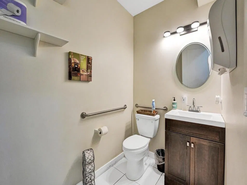  Unit H photo 10