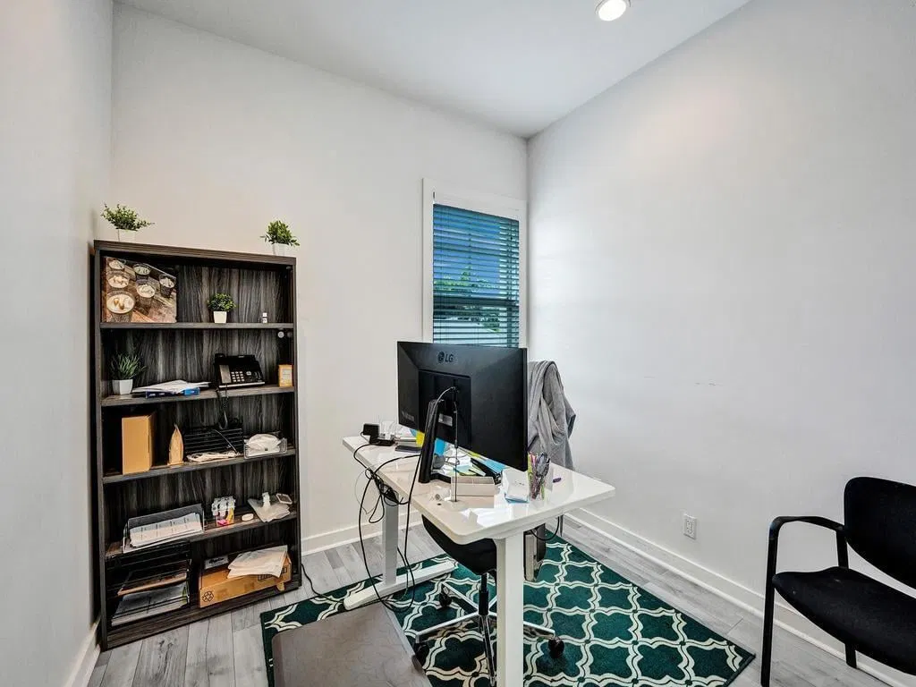  Unit H photo 16
