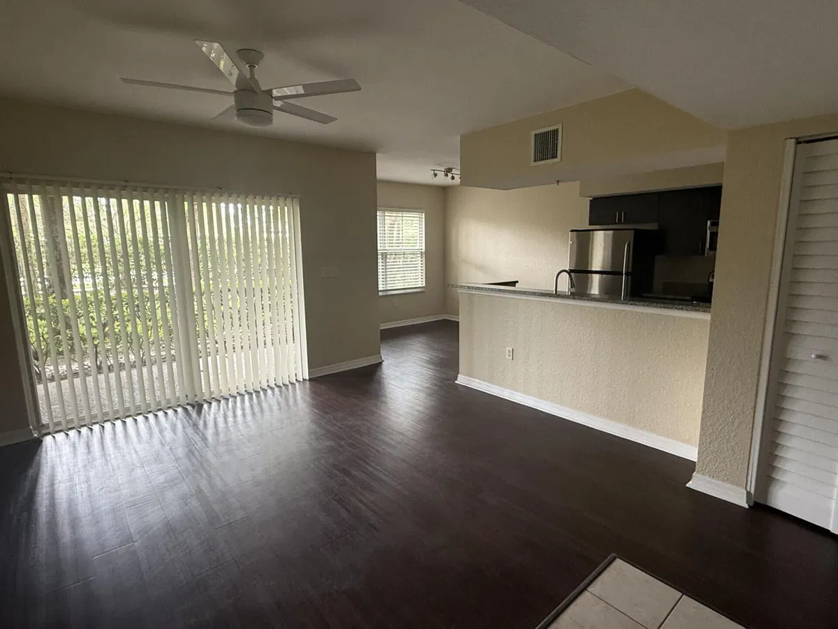 Unit 2102 photo 4