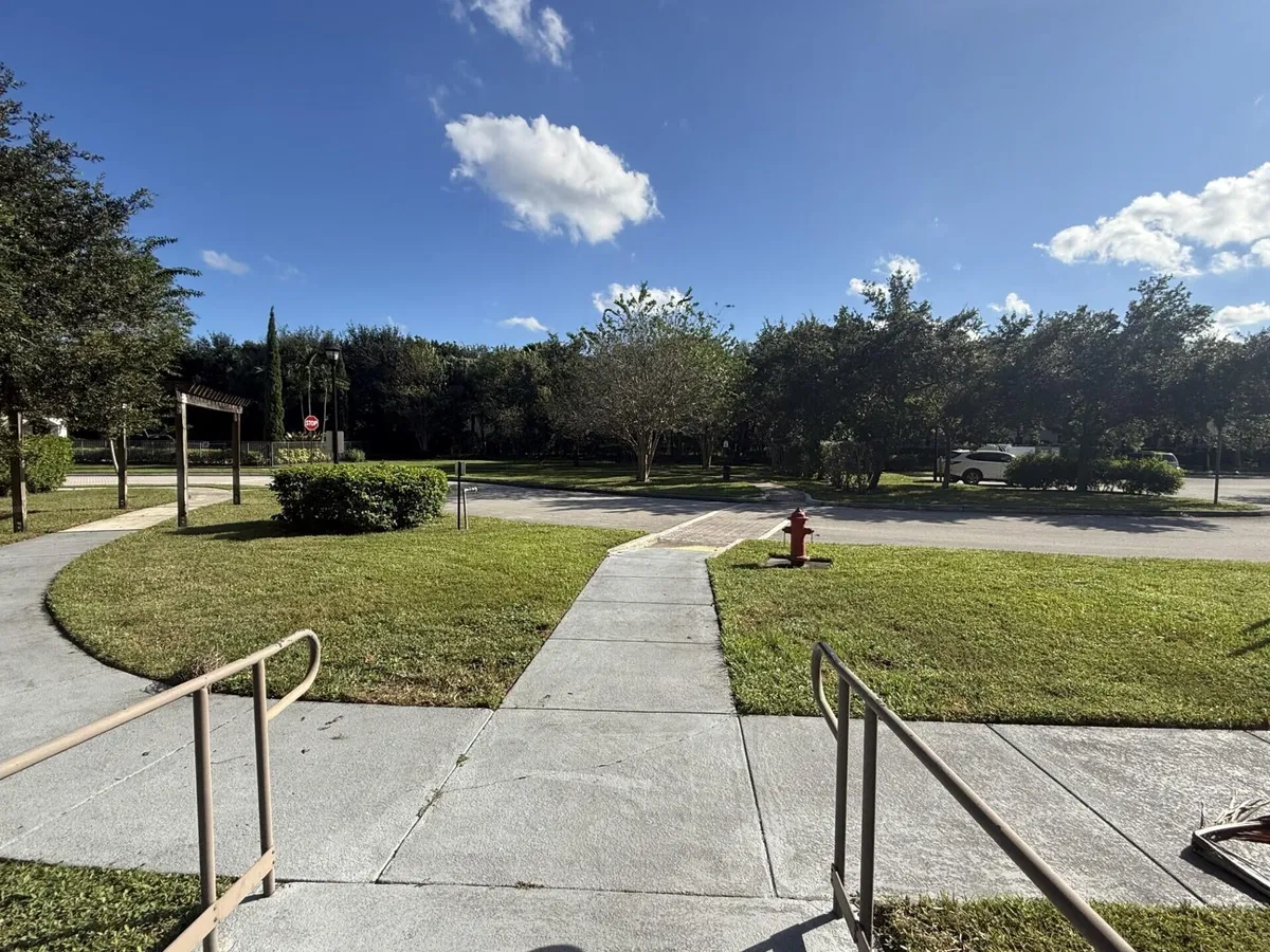 Unit 2102 photo 16