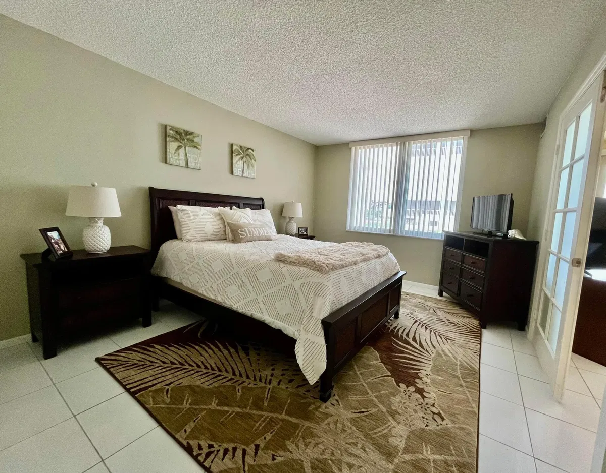 Unit 108 photo 10