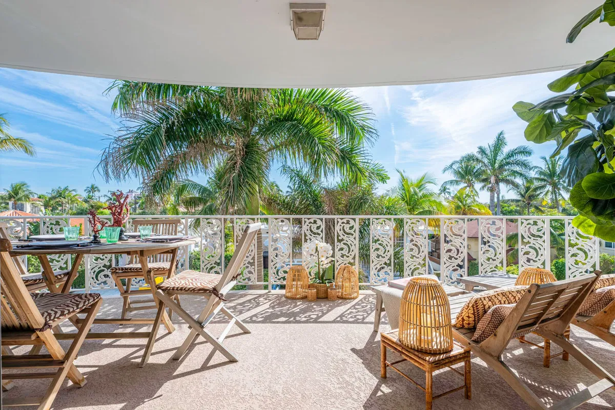 In-Town Palm Beach Unit 0035