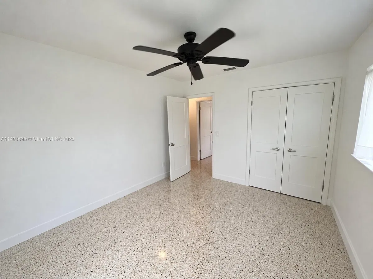 Palm Beach Shores Residence photo 13