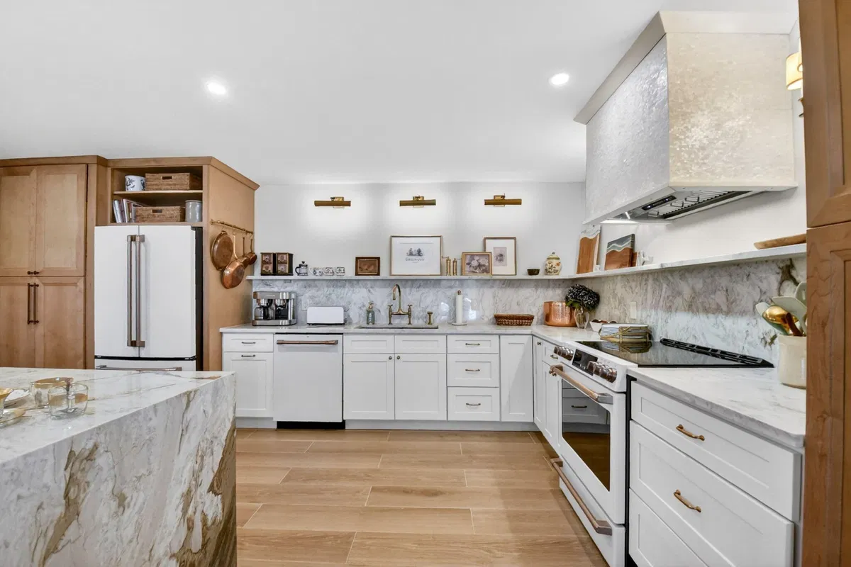 Unit 206 photo 16