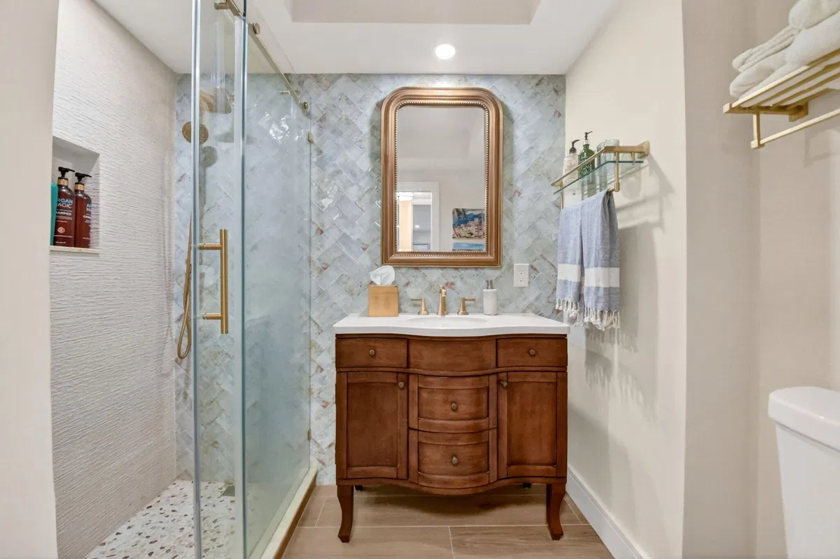 Unit 206 photo 22