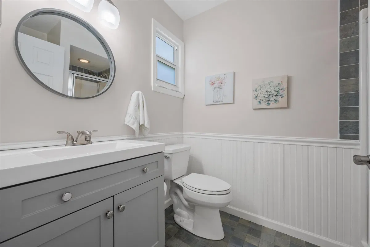 Unit 114 photo 16