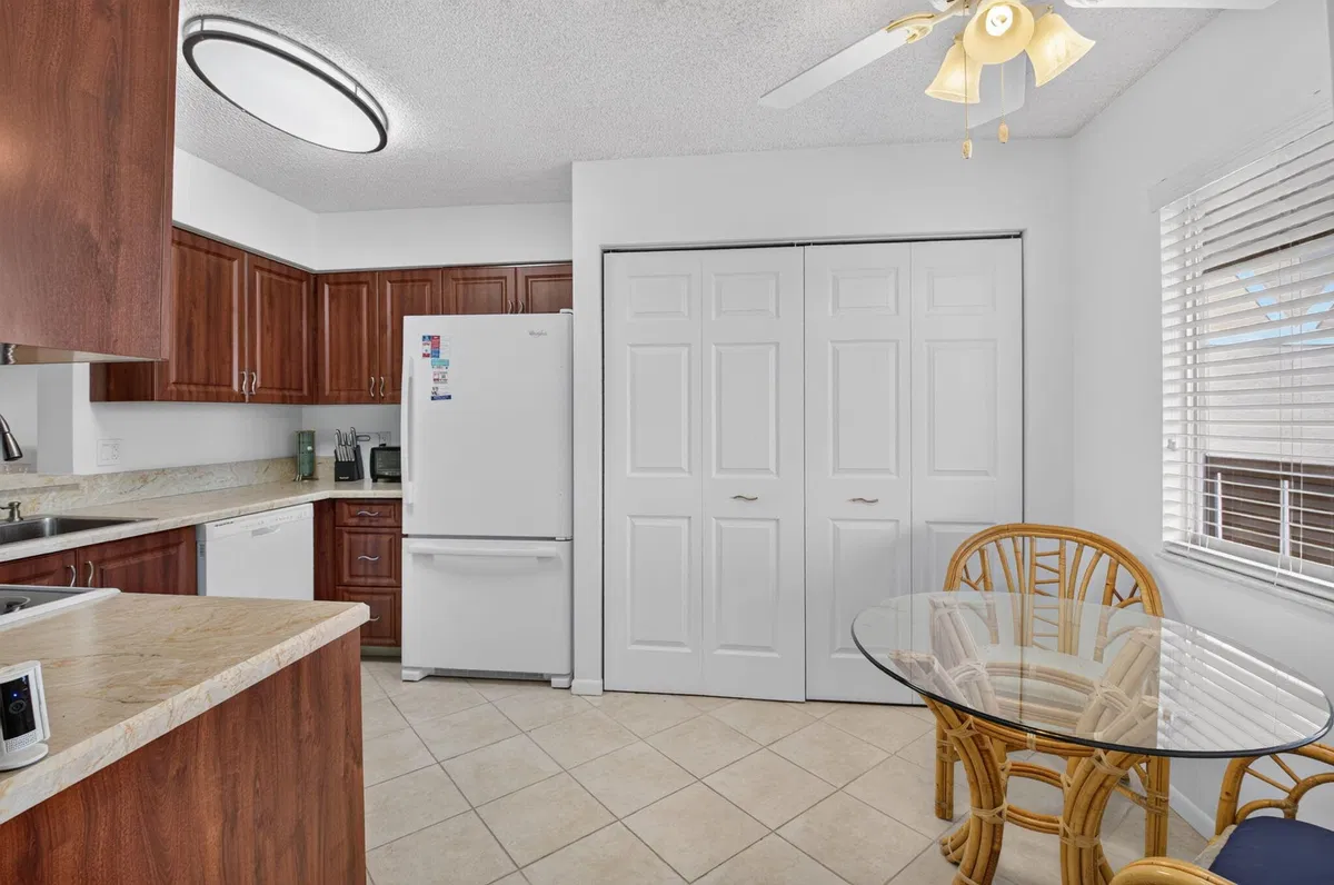  Unit 403 photo 7