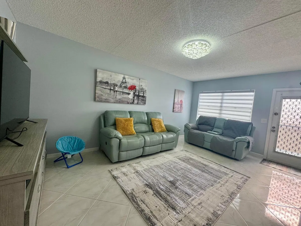 Unit 4031 photo 10