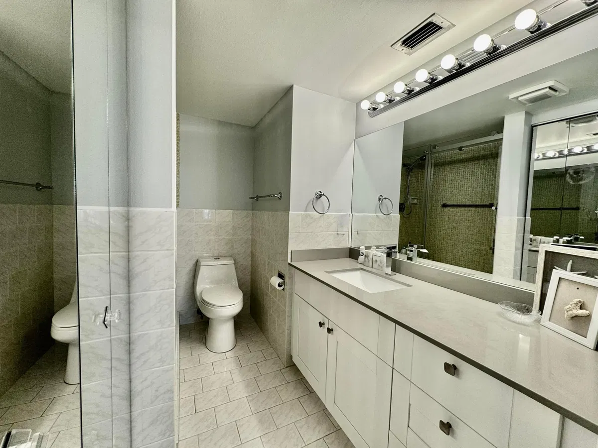 Unit 4031 photo 13