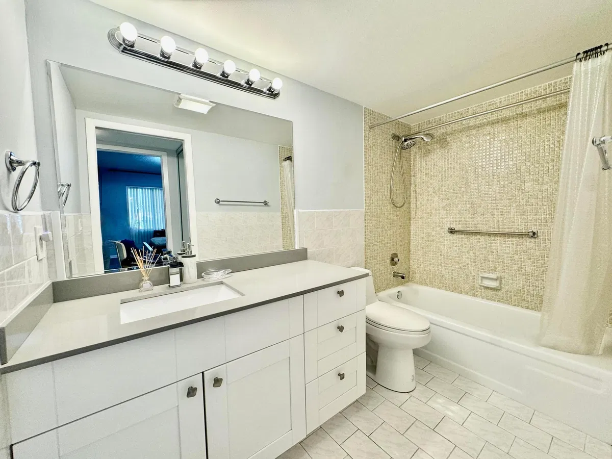 Unit 4031 photo 16
