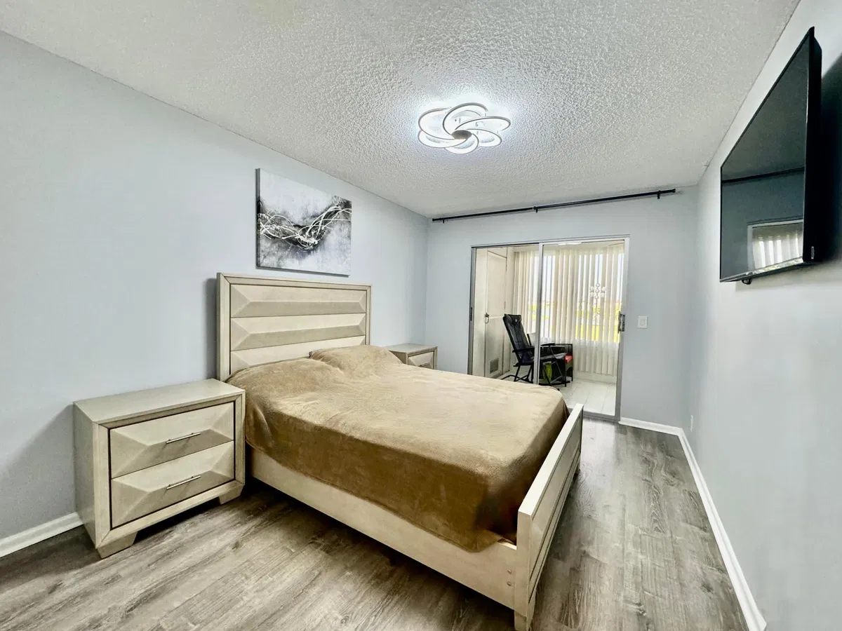 Unit 4031 photo 22