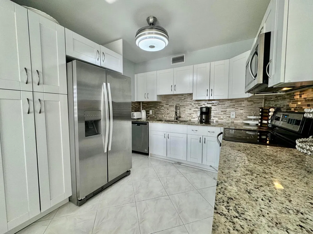Unit 4031 photo 25