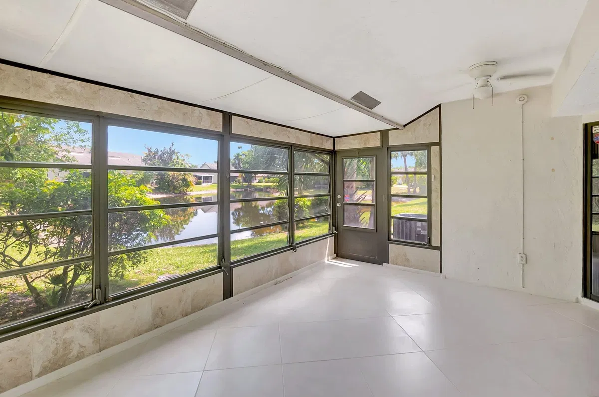 Residence photo 37