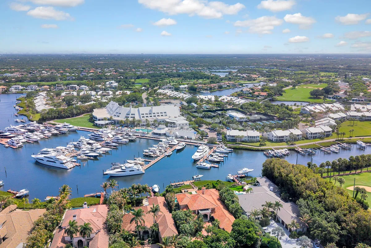 Admirals Cove Residence photo 40