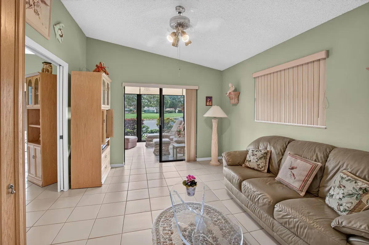  Residence photo 16