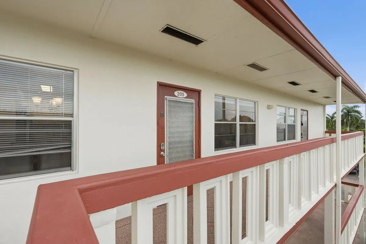 Residence photo 25