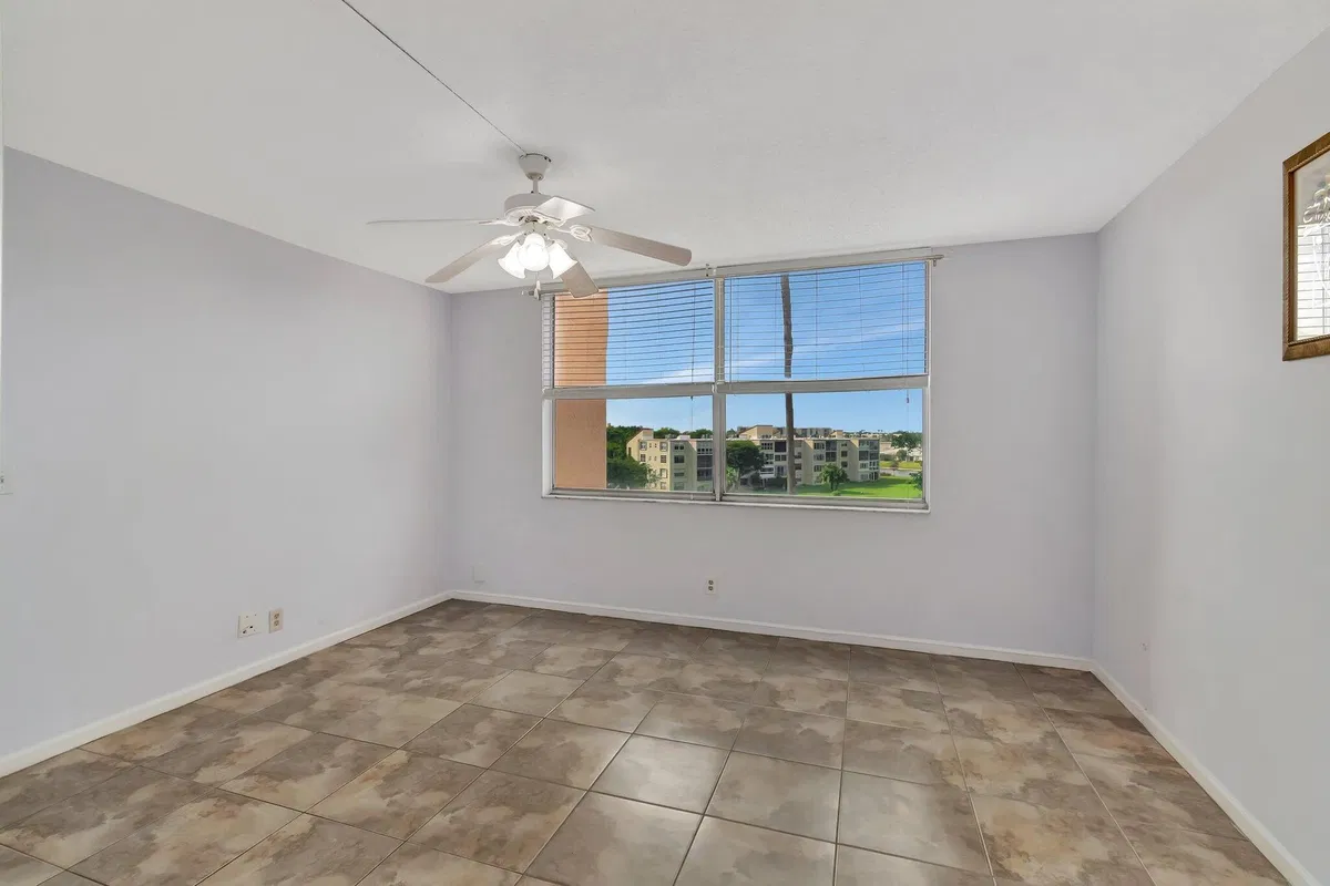  Unit 502 photo 16