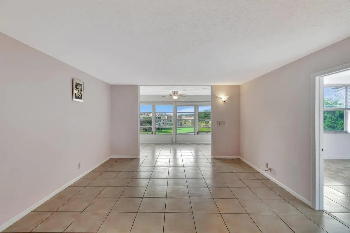  Unit 502 photo 22