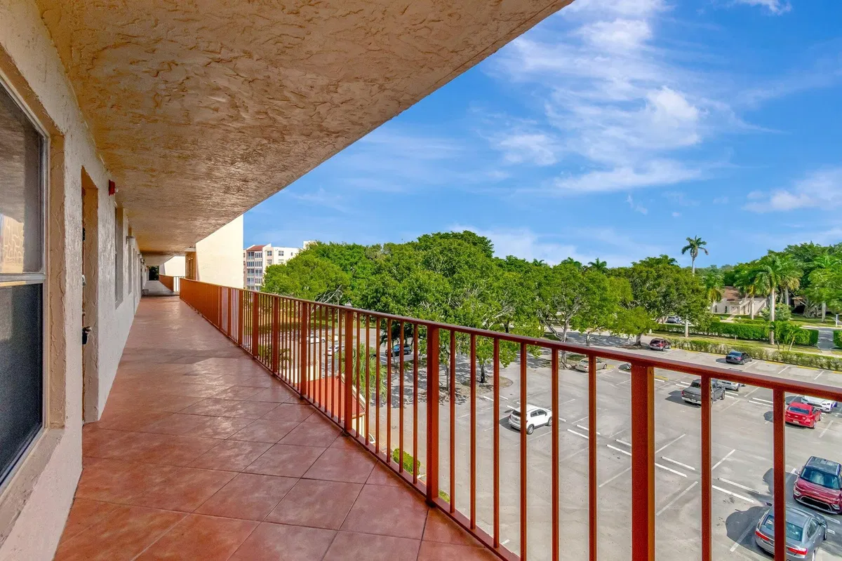  Unit 502 photo 40