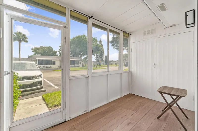 Residence photo 16